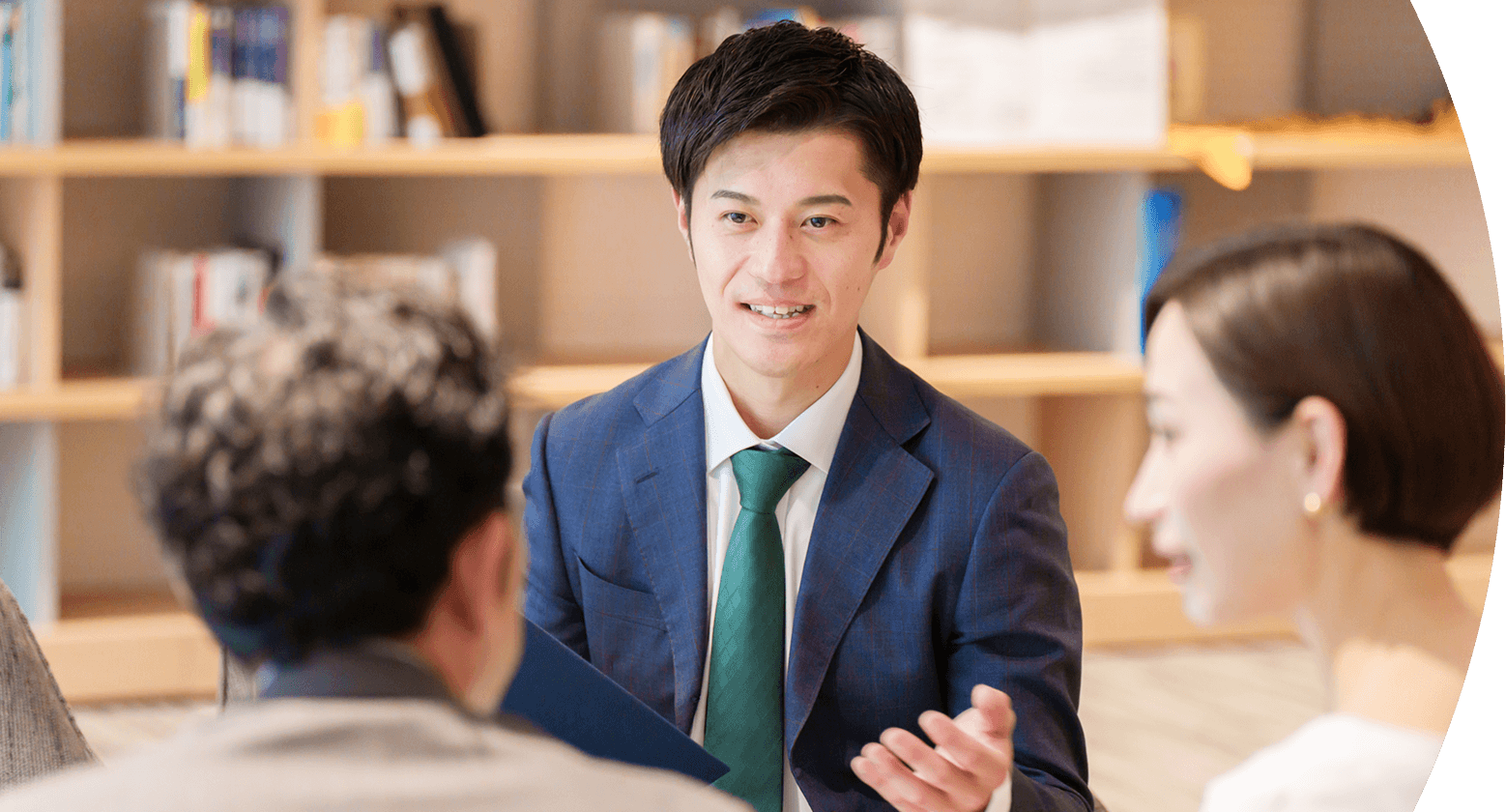 人材について相談や提案を行う面談のイメージ