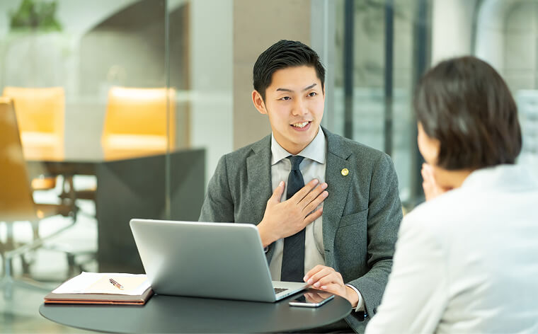 人材について相談する面談のイメージ